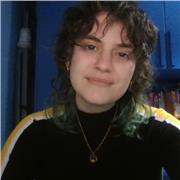 Studentessa di matematica impartisce lezioni di matematica e fisica